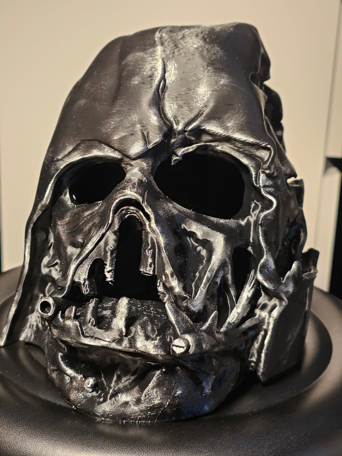 Casque fondu de Dark Vador – Objet de collection Star Wars